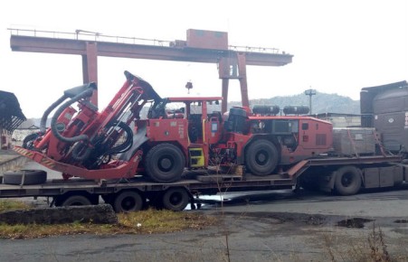 Глава Хакасии осмотрел новую технику на «Абазинском руднике»