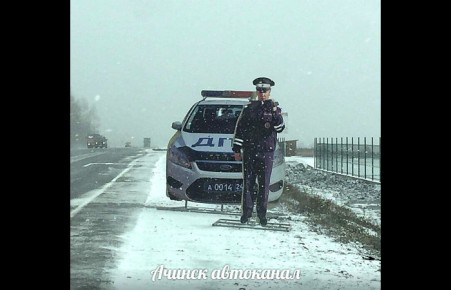 Муляж инспектора ГИБДД в летней форме развеселил красноярцев