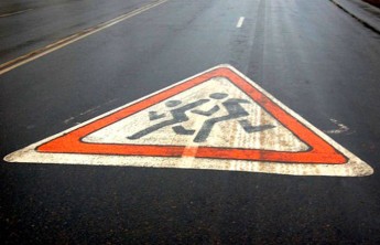 В Хакасии ребенок, перебегавший дорогу, получил серьезные травмы в ДТП