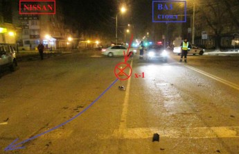 В Абакане бесправник врезался в стоящий на перекрестке автомобиль - трое пострадавших