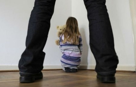 В Хакасии продавец зоомагазина развратил 6-летнюю девочку