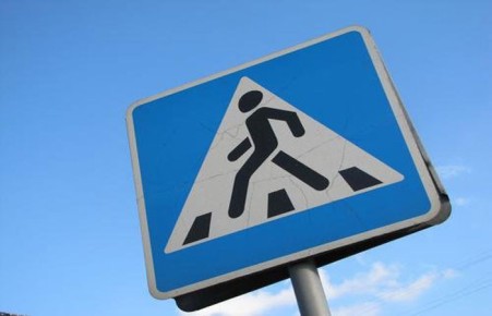 В Черногорске пенсионер сбил на "зебре" женщину с ребенком