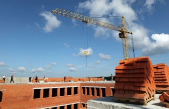 Хакасия к ноябрю завершит строительство школы в Июсе за 177 млн руб