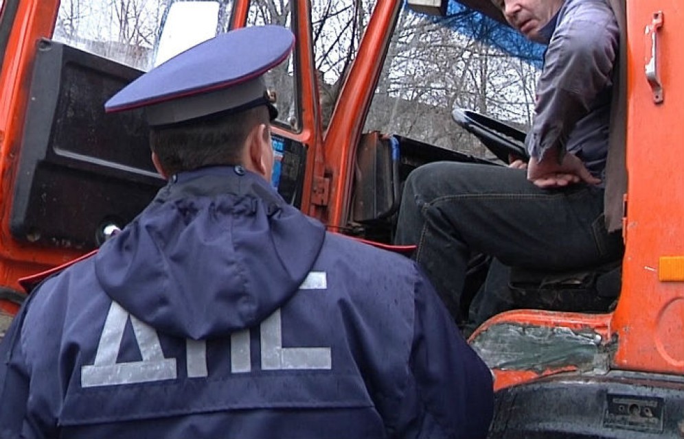 В Абакане водитель "Камаза" во второй раз попался пьяным за рулем