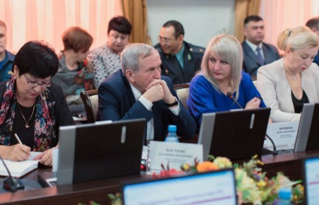 Глава Хакасии поручил заняться привлечением дополнительных бюджетных ресурсов