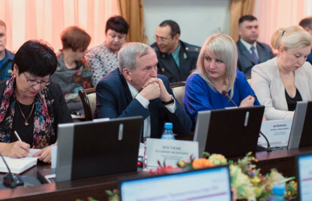 Глава Хакасии поручил заняться привлечением дополнительных бюджетных ресурсов