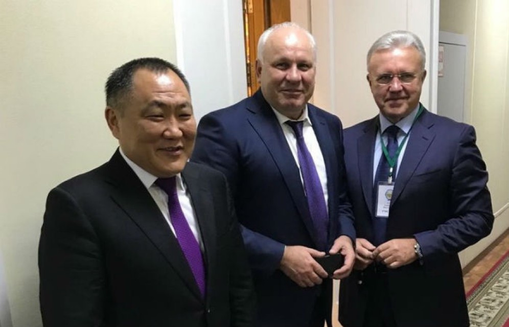 Хакасия продолжит развитие сотрудничества с Тувой и Красноярским краем