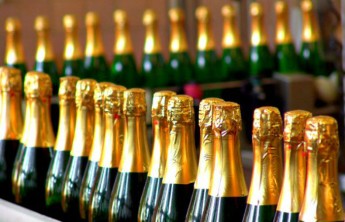 К Новому году цены на шампанское в России вырастут на 15%
