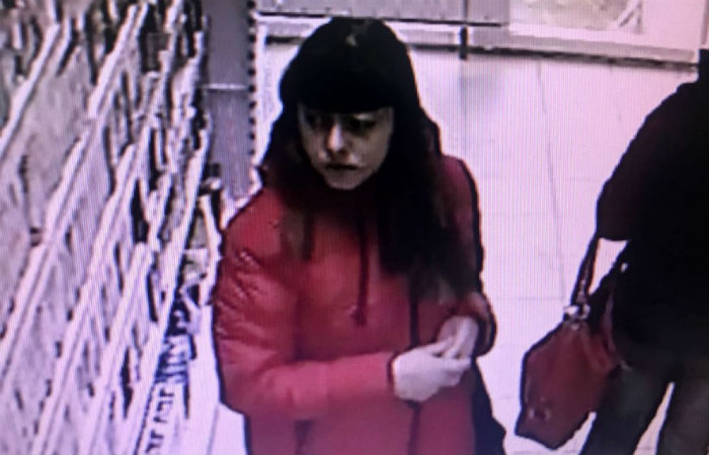 В Абакане девушки украли из магазина шампуни и гели для бритья