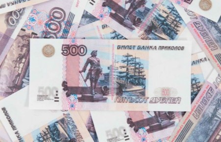 В Абакане женщина расплатилась в такси билетом «Банка приколов» ​