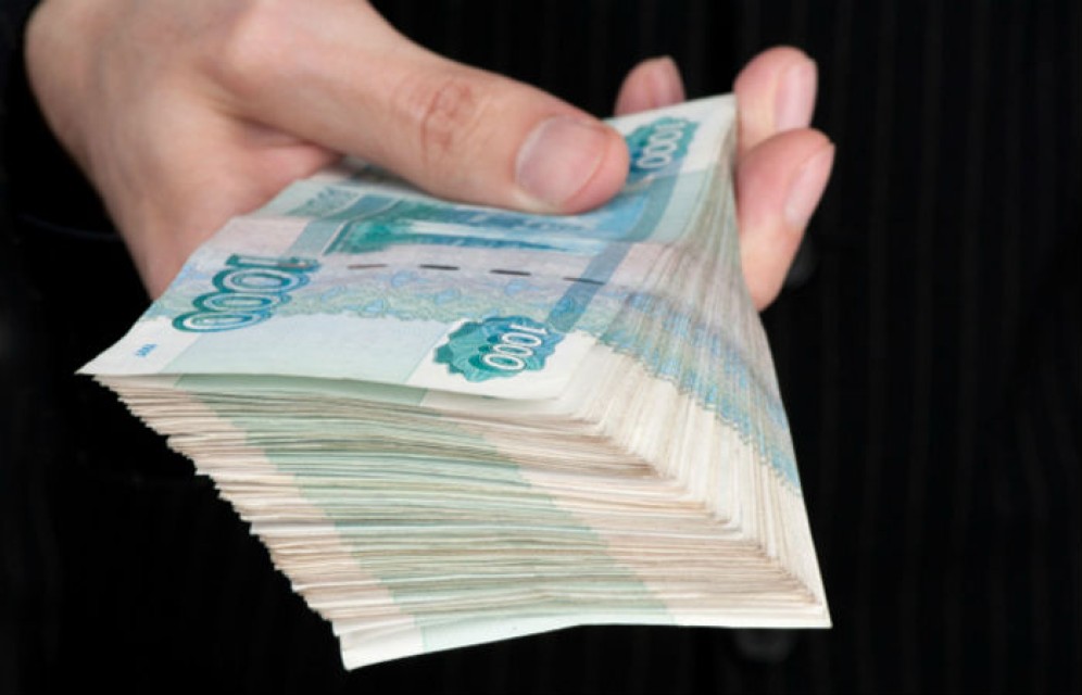 В Абакане бывшего следователя заставят вернуть сумму взятки