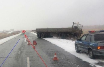 На саяногорской трассе столкнулись «Toyota» и КАМАЗ 