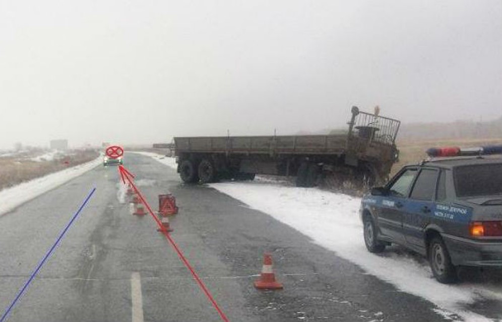 На саяногорской трассе столкнулись «Toyota» и КАМАЗ 