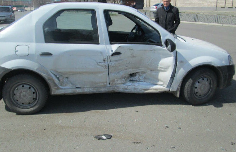 В Саяногорске 77-летний водитель спровоцировал ДТП