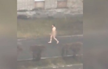 На улицах Абакана заметили голого мужчину