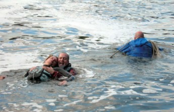 На границе Кузбасса и Хакасии железнодорожники спасли жизнь рыбаку, едва не утонувшему в реке Томь  