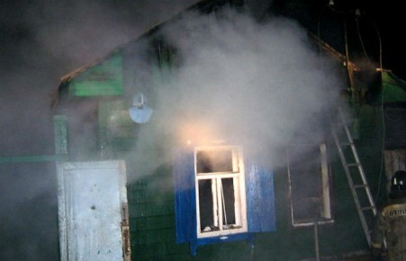 В Абакане на пожаре погибли мужчина и женщина