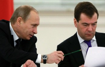 Путину пожаловались на Медведева