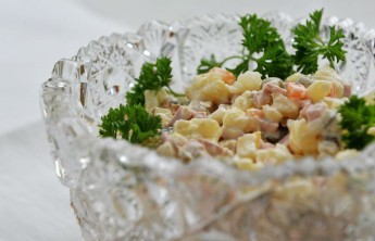 За год оливье подорожал, а селедка под шубой подешевела