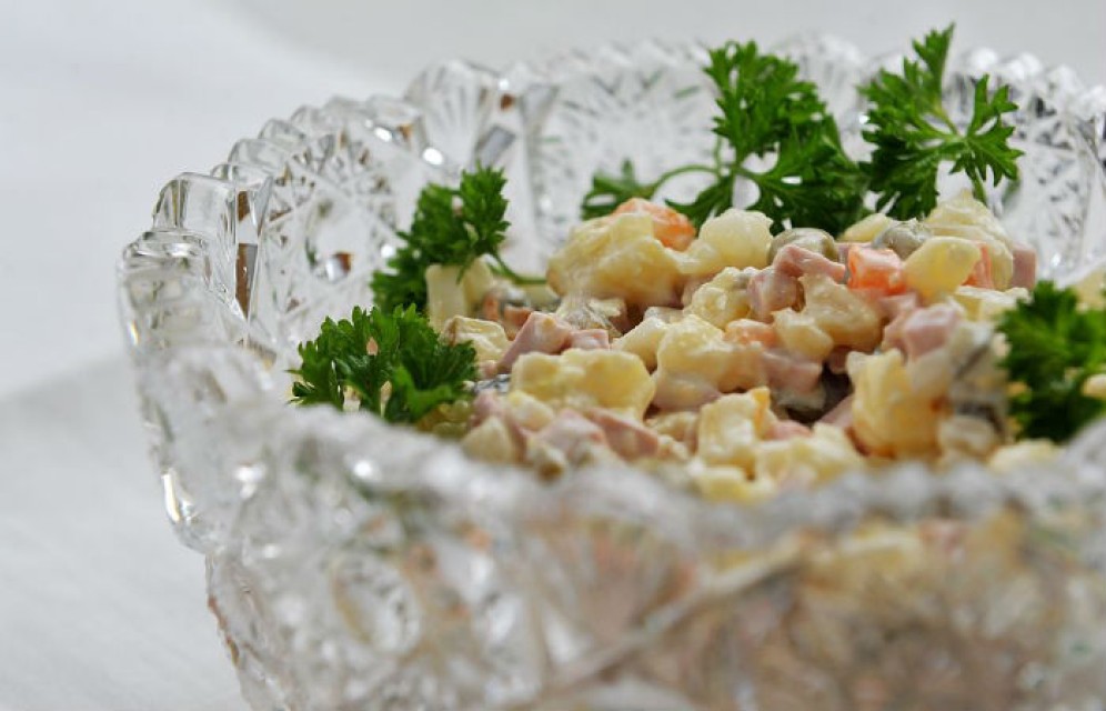 За год оливье подорожал, а селедка под шубой подешевела