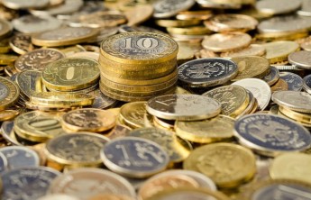 Жители Хакасии могут сдать мелочь в банк и получить за это памятные монеты