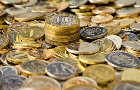 Жители Хакасии могут сдать мелочь в банк и получить за это памятные монеты