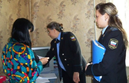 Жители Хакасии отдают за долги по электроэнергии утюги, телефоны и стиральные машины