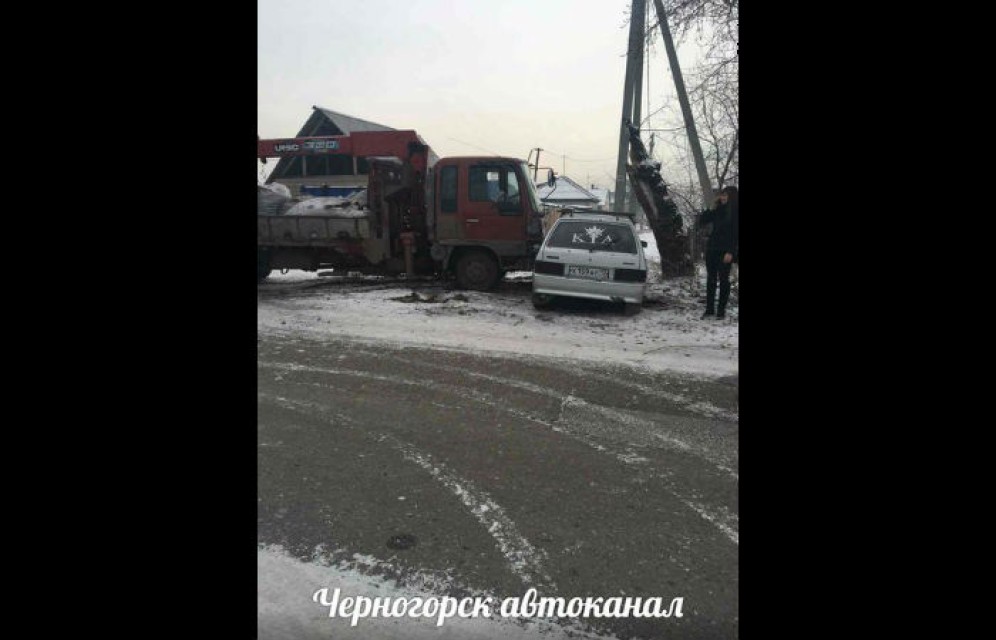 В Черногорске ВАЗ не уступил дорогу грузовику