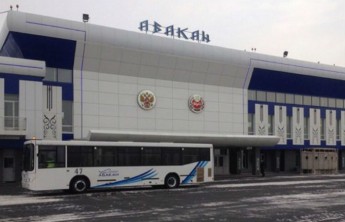 Аэропорт "Абакан" не принимает самолеты из-за снегопада
