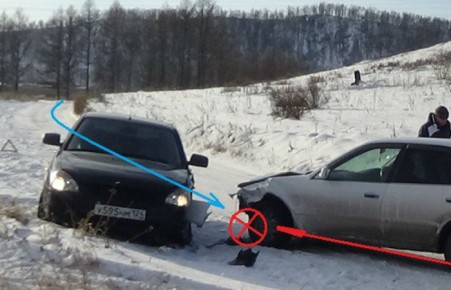 В Хакасии «Toyota» и «LADA» не разъехались на проселочной дороге