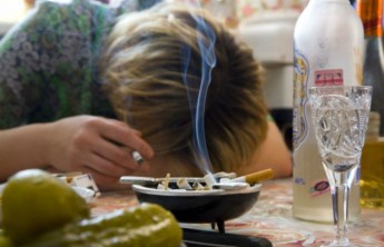 В Абакане трое детей неделю питались, чем придется, пока их матери отмечали возвращение друга «с вахты» ​