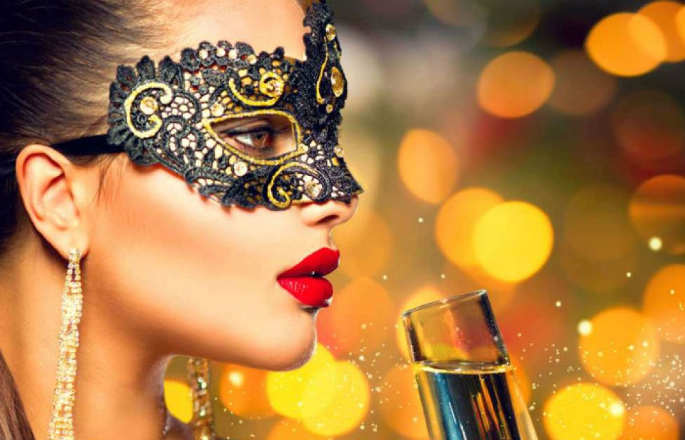 В чем встречать год Желтой Собаки?