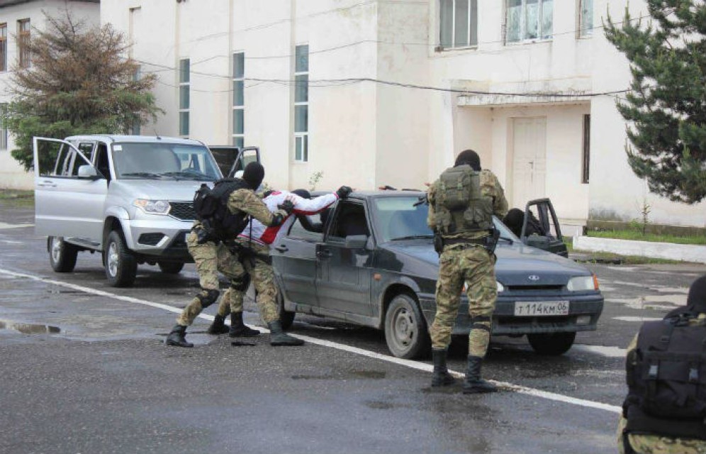 Госдума одобрила закон о пожизненном сроке за вербовку в террористы