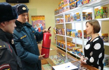 В Хакасии проверяют продавцов пиротехники