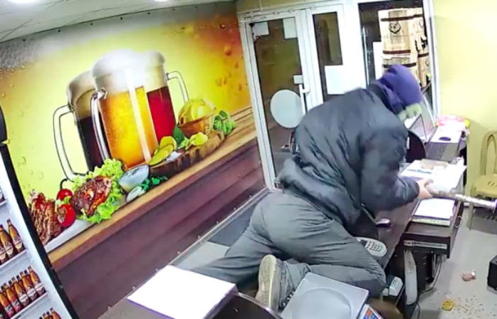 Житель Черногорска устроил погром в пивном магазине