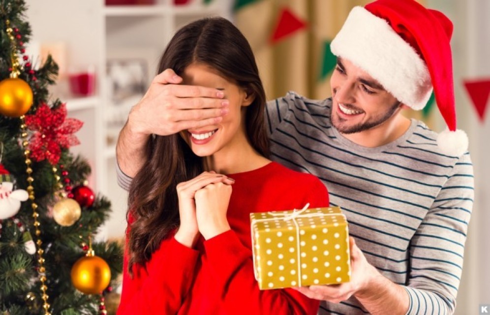 Двадцать идей крутых подарков девушке на Новый год