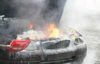 В Абакане автоледи сама потушила пожар в машине