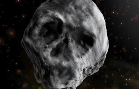 Критически близко к Земле пролетит астероид в виде черепа