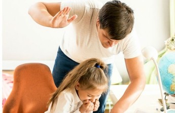 В Хакасии отец заплатит за избиение дочери