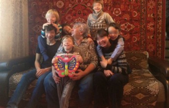 В Хакасии семеро изъятых органами опеки детей вернулись в семью