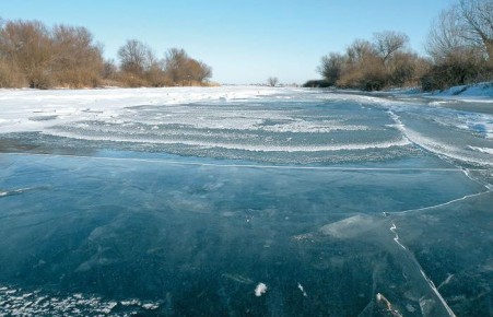 МЧС предупреждает: не на всех водоемах Хакасии прочный лед