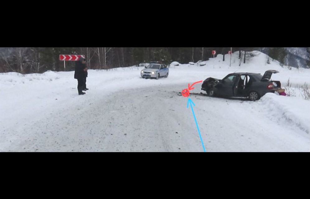 В Хакасии КРАЗ снес «Приору» и сбежал