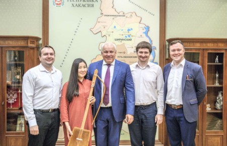 Глава Хакасии поздравил группу «Иренек Хан» с успешным выступлением на конкурсе «Новая звезда»