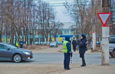 В Хакасии в первый учебный день инспекторы ГИБДД будут работать в усиленном режиме 