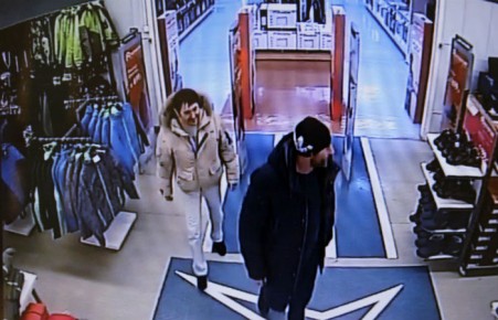 Житель Абакана переобулся в магазине в новую обувь и ушел в ней