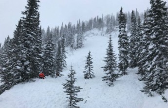 Следственный комитет начал проверку по факту гибели двоих человек под лавиной в Хакасии