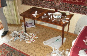 В Абакане лишённая родительских прав женщина организовала наркопритон