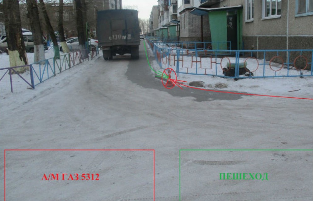 В Абакане пьяный водитель сбил ребенка во дворе