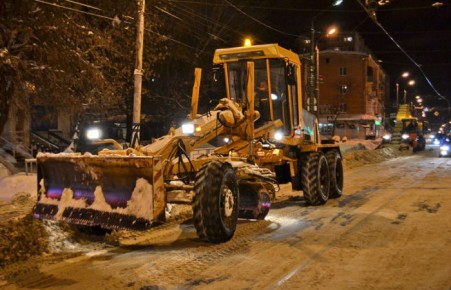 В Абакане дорожники работают круглосуточно 
