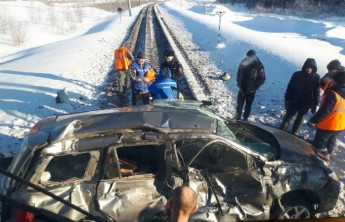 Электричка "Абакан — Кошурниково" столкнулась с автомобилем: один человек погиб